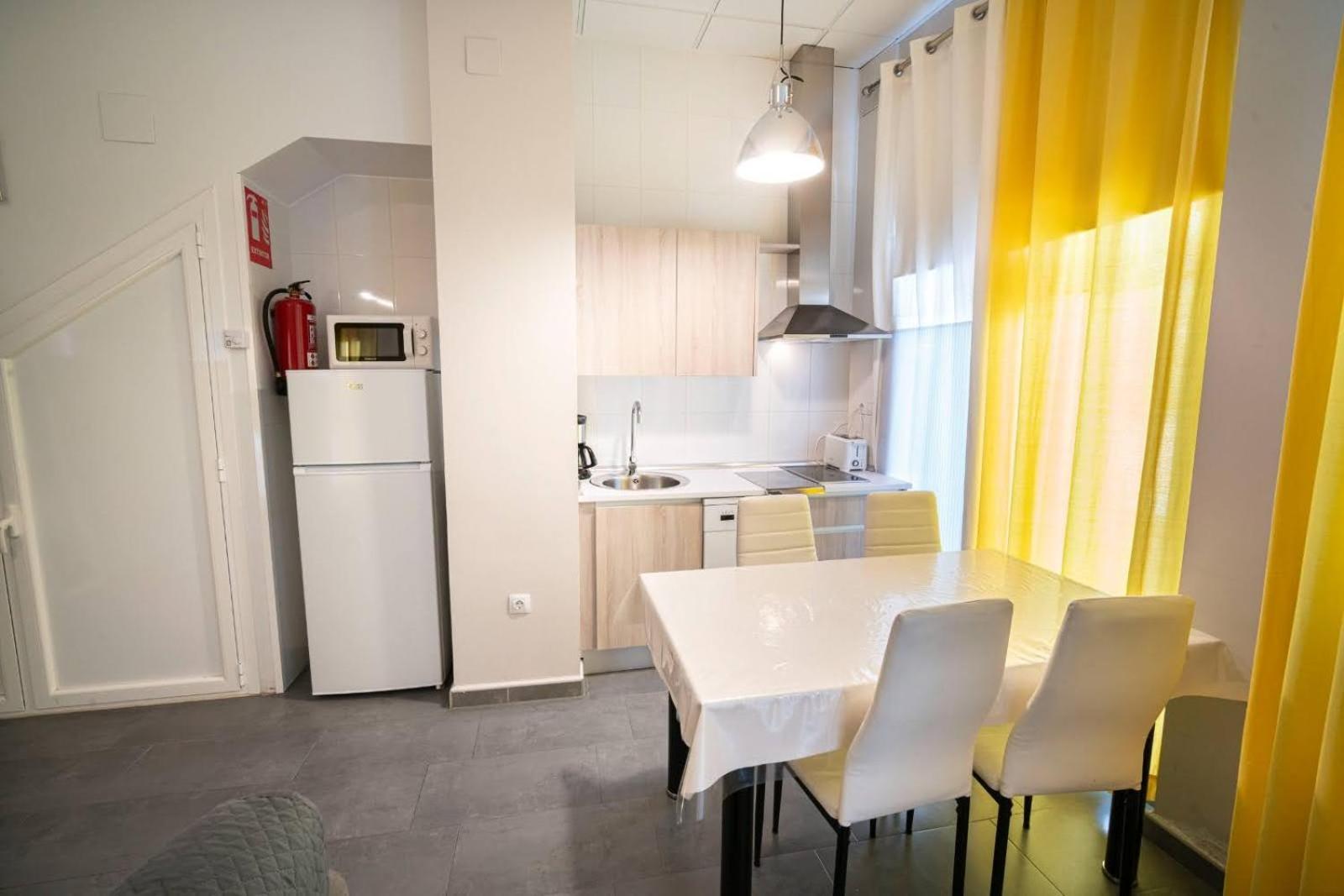 Apartamentos La Plazuela Баньос де Монтемайор Екстериор снимка